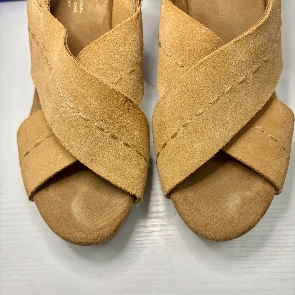 TOMS Ibiza Honey Suede Tan Platform Heel Sandals Size 6 1/2
